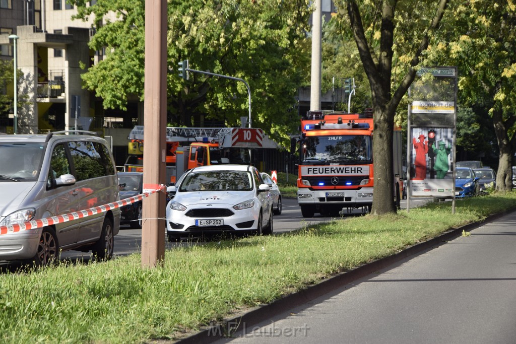 Koelner Seilbahn Gondel blieb haengen Koeln Linksrheinisch P409.JPG - Miklos Laubert